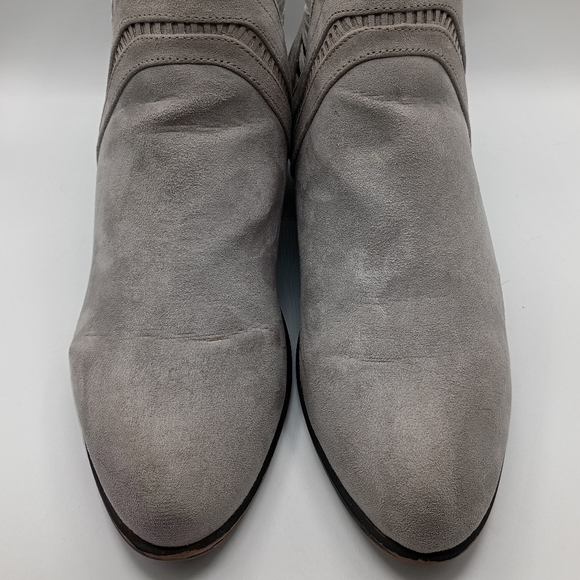 Journee Collection Jeni Gray Faux Suede Ankle Boots Size 11 - Picture 5 of 9